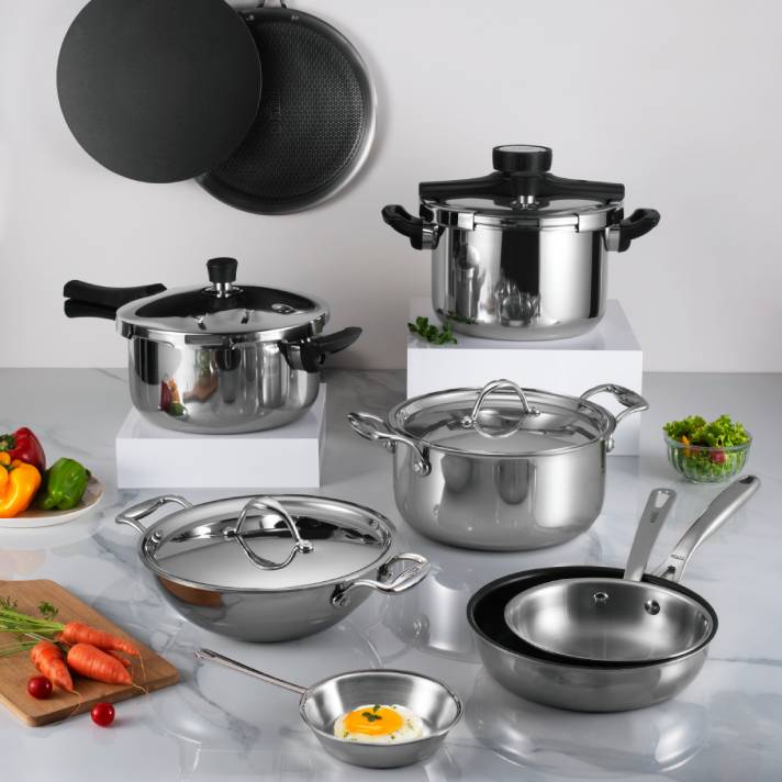 Cooker and cookware
